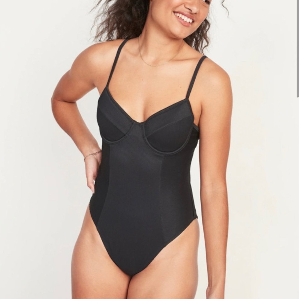 Textured Ribbed High-Cut One-Piece Swimsuit
Black XL